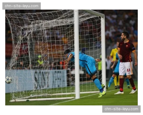 球员倒地捂脸行为视频分析 意甲裁判采纳标准引发困惑 球员倒地捂脸行为视频分析 意甲裁判采纳标准引发困惑